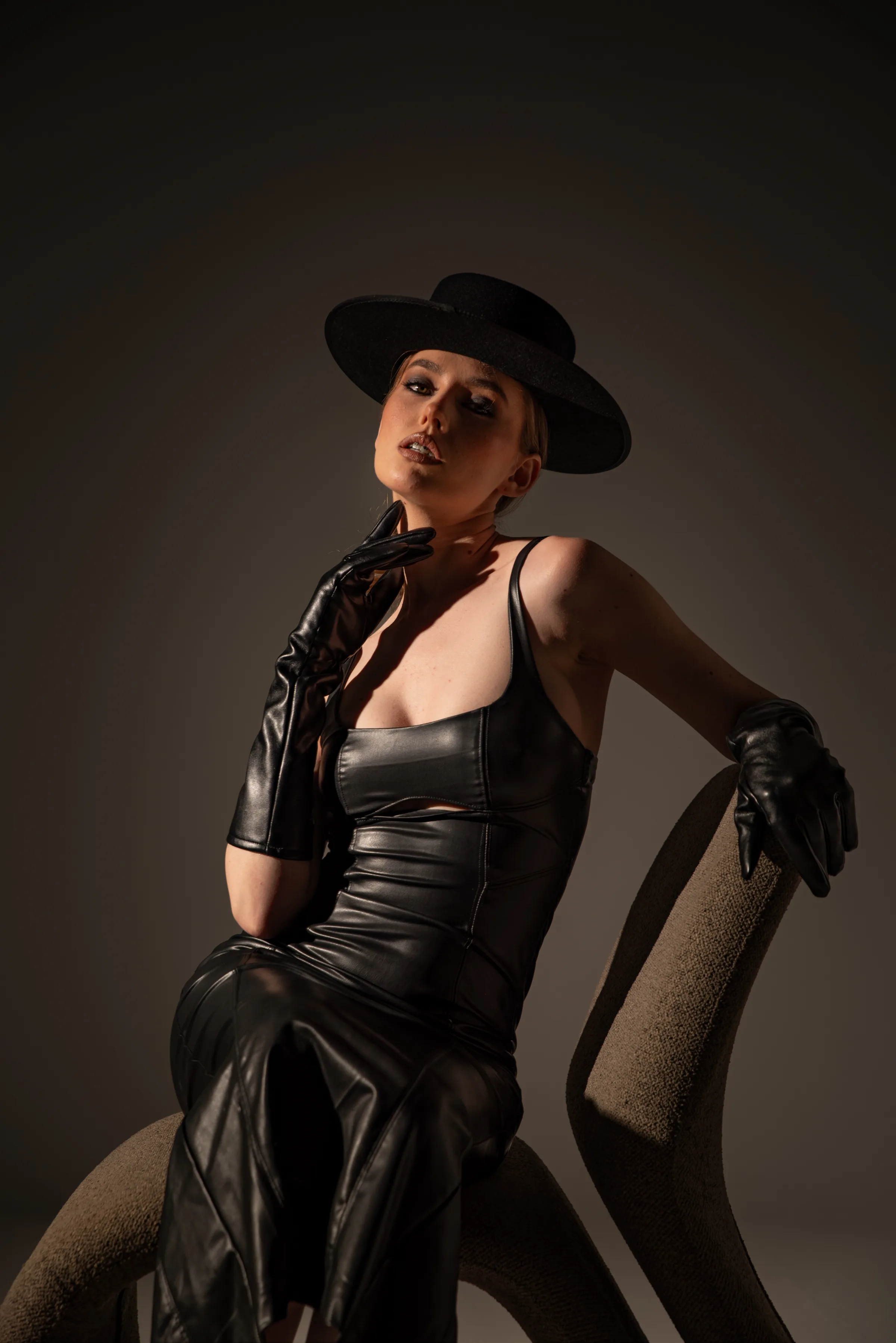 Andra Melania, portraits in Sibiu – photograph by Chris Stoica – photo 8 of 9